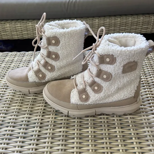 Sorel Explorer‎ Joan Cozy Leather Boots 6.5 winter snow streetwear athleisure - Image 4