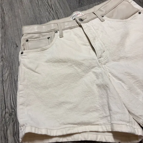 Abercrombie & Fitch High Rise Dad Shorts - Image 3
