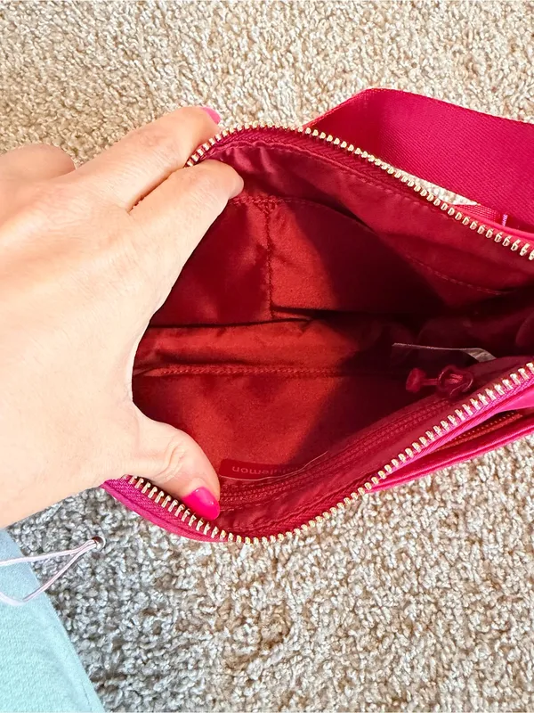 Lululemon City Essentials Small Shoulder Bag 3L Berry Rumble Sold Out color NWT - Image 10