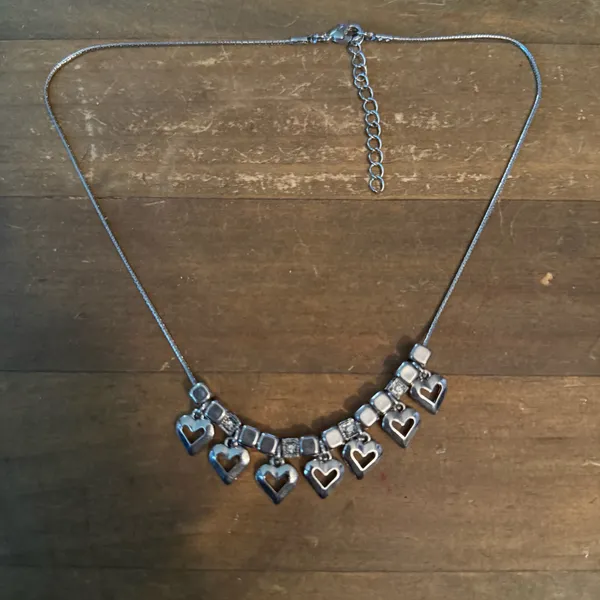 Silver tone dangling hearts charm necklace - Image 5