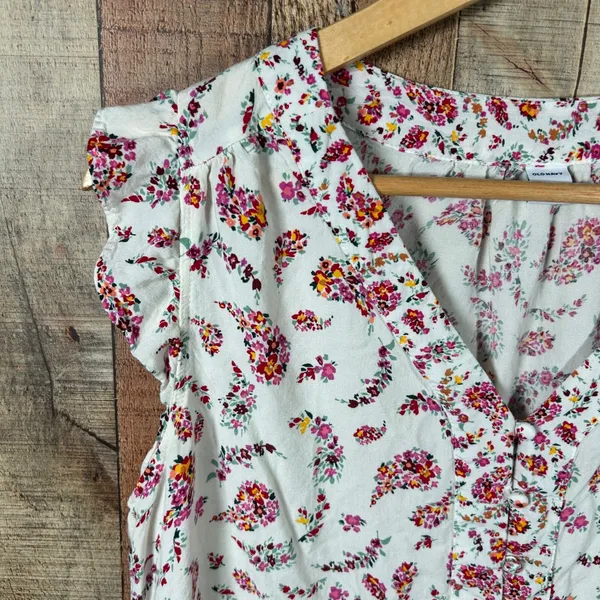 Old Navy White Floral Paisley Rayon Flutter Sleeve Button V-Neck Blouse Boho M - Image 3