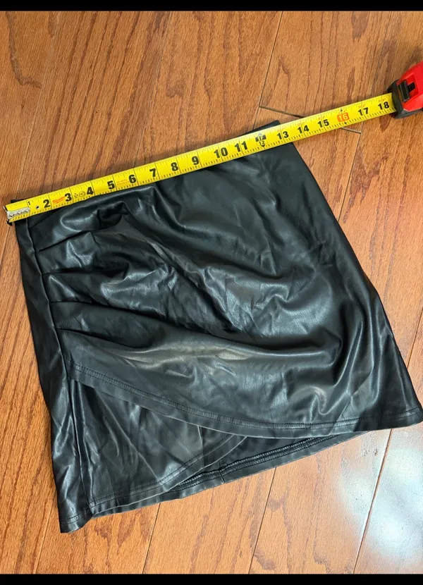 SHEIN Black faux leather skirt - size Small ***Refer to measurements. Beautiful skirt to wear out on a party trip. Fun & spunky. black faux leather mini skirt features prominent side ruching and an asymmetric hem Measurements approximately 15” waste x 15” long. Non- smoking home. priced to sell at as is condition. Don’t like my price, make reasonable offer! And thank you for checking my closet. - Image 6