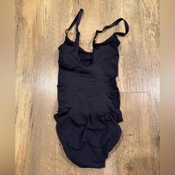 SKIMS Classic Seamless Sculpt Bodysuit Medium - Image 3