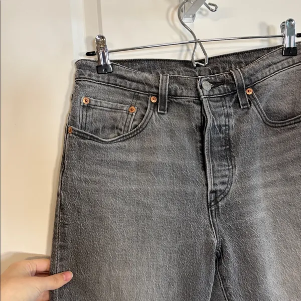 Levi's 501 Jeans Women 28x30 Grey Denim Original Fit Button Fly Stretch 5 Pocket - Image 2