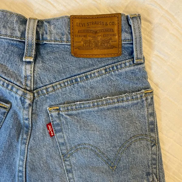 LEVI’S Ribcage Denim Shorts High Rise Button Fly Distressed Raw Hem Size 24 - Image 6