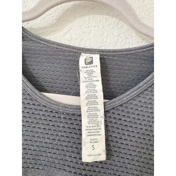 Fabletics Musetta Seamless Long Sleeve Performance Top Gray Size Small - Image 4