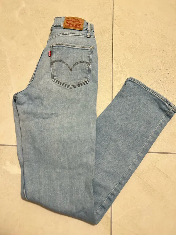 Levi’s High-Rise Straight Jeans Women’s - Image 3