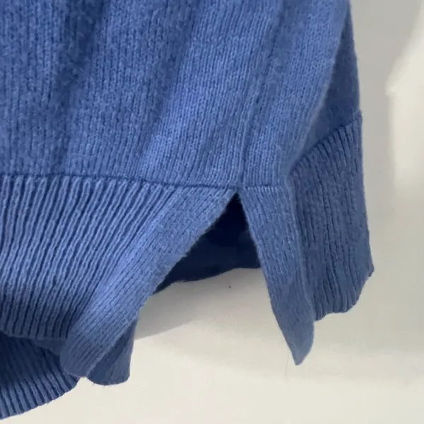 GAP Women's Blue Crew Neck Sweater - Image 6