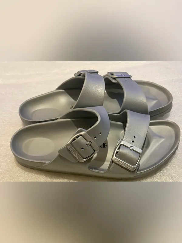 Birkenstock women’s Light Gray EVA Arizona Sandals NWOT - Image 4