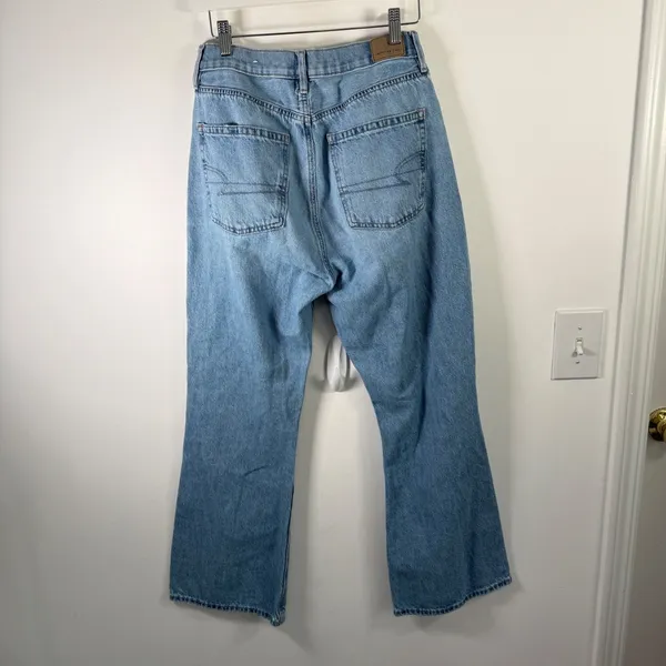 American Eagle Highest Rise‎ 90s Flare Jeans Light Wash Distressed Womens 8 - Image 6