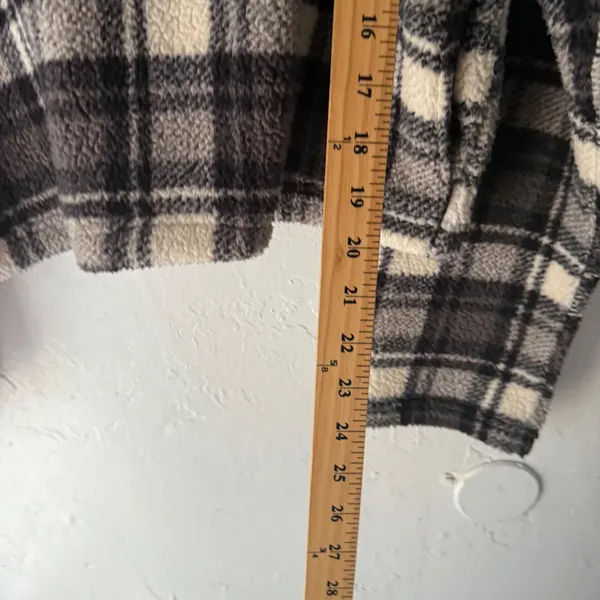 Love Tree Plaid Fleece Quarter‎ Zip Cropped Pullover Sweatshirt Women's Large - Image 4