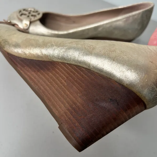 Tory Burch Metallic Leather Wedge Size 8 - Image 8