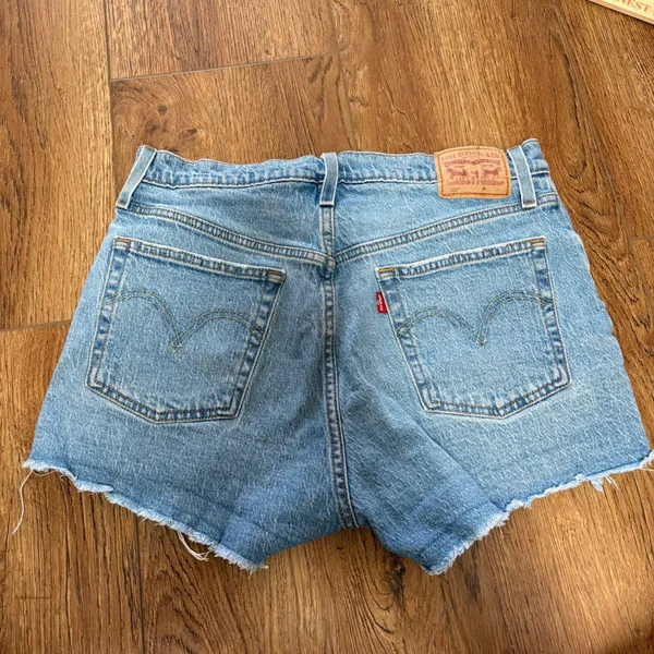 Levi's 501 Distressed Denim Cut Off Jean Shorts Cotton Women 30 light‎ wash - Image 6