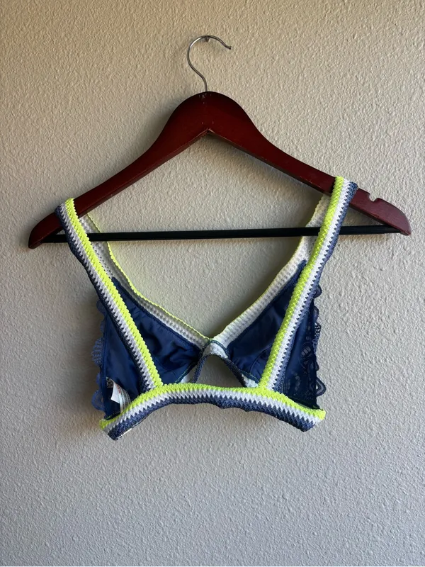 Blue Lace Bralette with Contrast Trim - Image 5