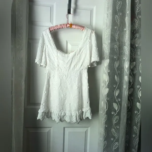 Showpo. Fancy A Spritz Square neck Mini Dress Embroidery floral babydoll size 8 - Image 3