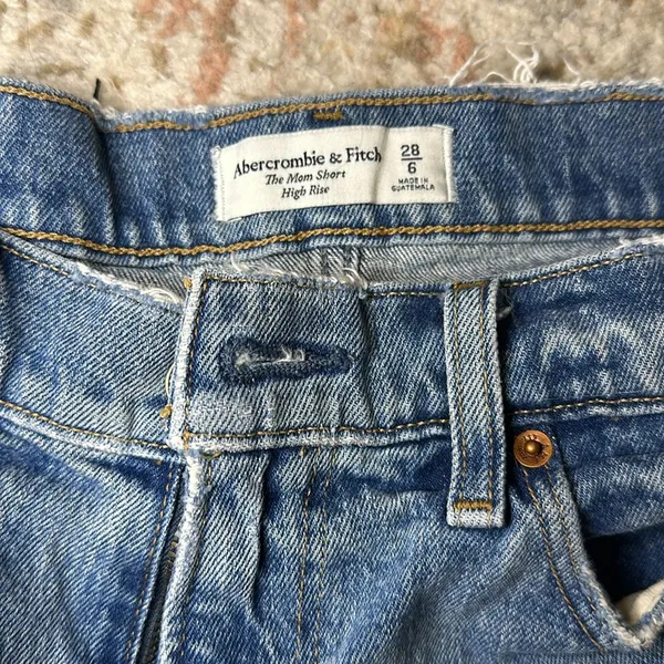 Abercrombie & Fitch The Mom Short High Rise - Image 2