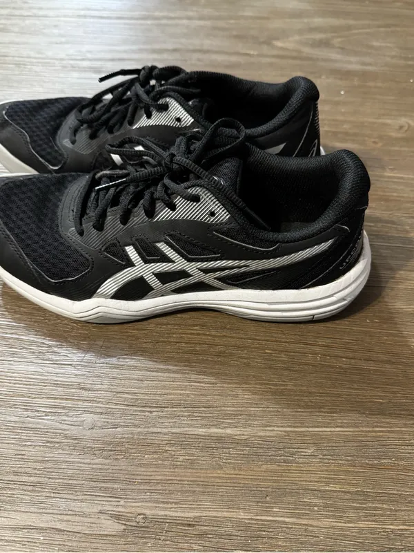 ASICS Upcourt 5 Black & White Volleyball Court Sneakers - Image 2