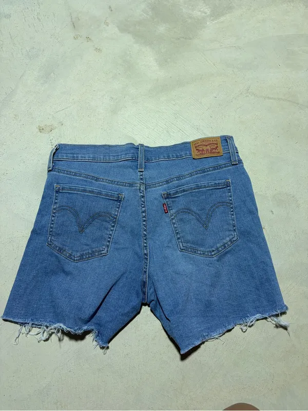 Levi’s mid length Blue Denim Women’s Shorts 29 - Image 7