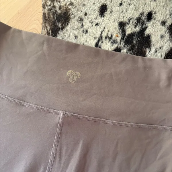 ARITZIA TNA Golden Wide Leg Cross Over‎ Leggings In Taupe Size 8 - Image 4
