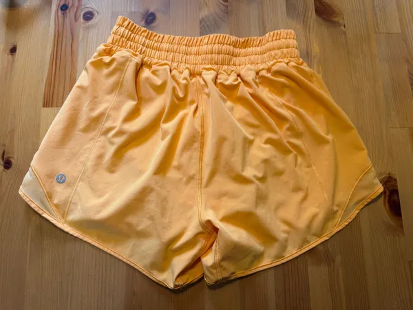 Lululemon Hotty Hot Shorts 4" High-Rise - Image 2