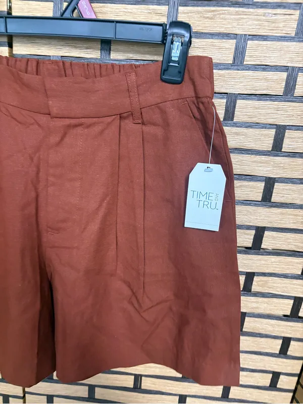Time and tru brown pleated linen blend shorts size small - Image 3