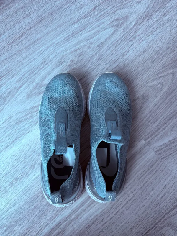 Nike Epic React Flyknit Blue / Gray Sneakers - Image 3