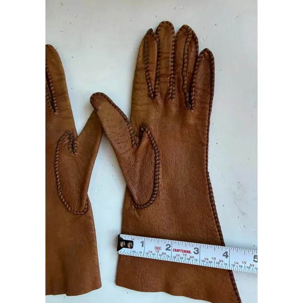 Vintage Caramel Brown Leather Gloves with Decorative Stitching - Image 3
