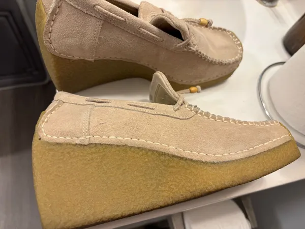 Suede Wedge Toms Booties tan with tassels with beads casual sz7 western wear - Image 2