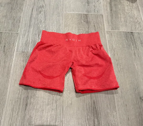 NVGTN Candy Apple Mid Rise Contour Seamless Shorts - Image 4
