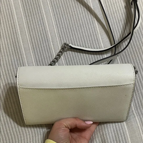 MICHAEL Michael Kors White Clutch with Chain Strap - Image 4
