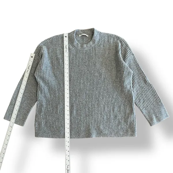 Abercrombie & Fitch Women’s Gray Ribbed Crew Sweater Size Medium‎ Wool Blend - Image 4