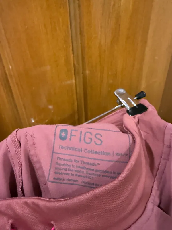 FIGS Scrub Pants Jogger petite  - Image 4