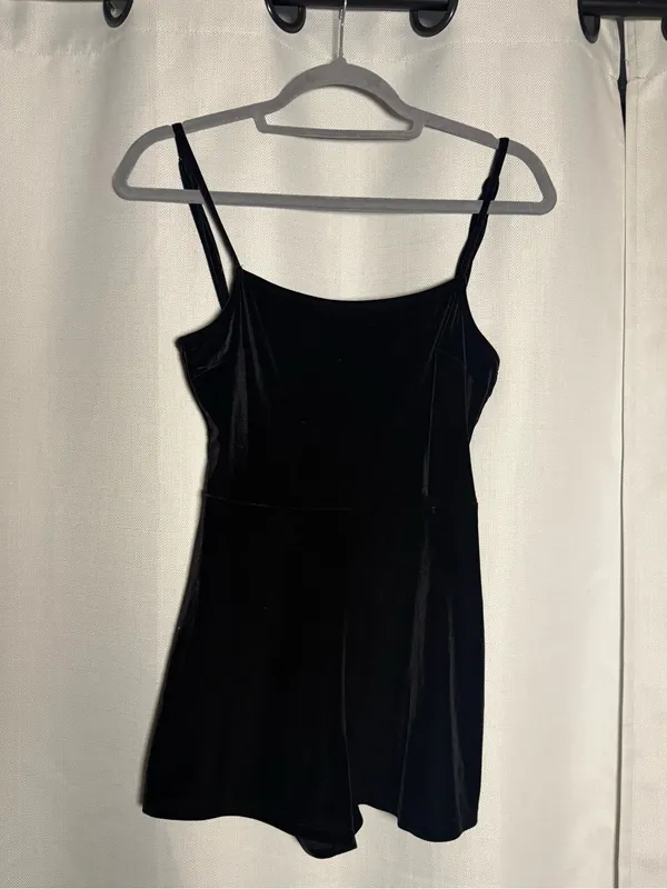 Urban Outfitters Black Velvet Strappy Back Romper Size XS - Image 3