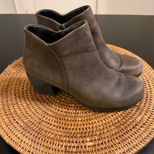 Clarks Unstructured Brown‎ Leather Ankle Boots Side Zip Block Heel 261456134060 - Image 2
