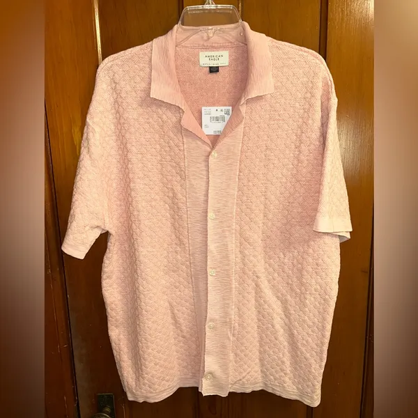 NWT! American Eagle Textured Knit Button Up Short Sleeve Shirt Coral/Pink, Large - Image 2