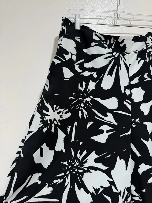 Nine West Black White Floral Wide Leg Crop Pants Size XL - Image 3