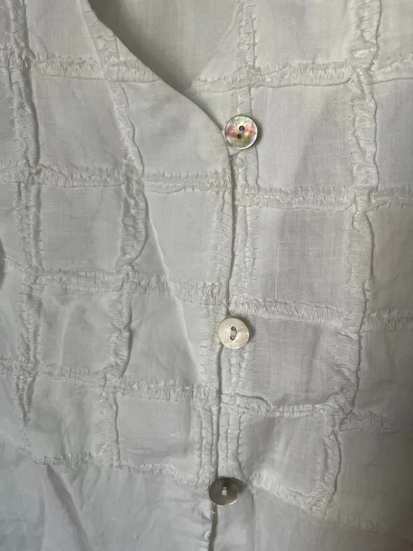 Max Studio White Textured Sleeveless Button-Front Shell - Image 6