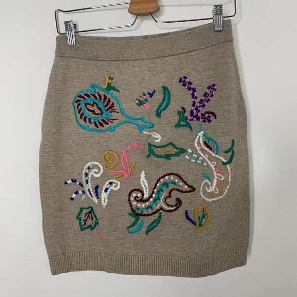 Anthropologie Embroidered Sweater Skirt Set Womens Medium - Image 10