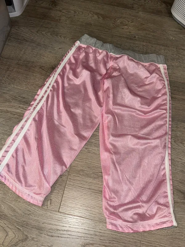Instant action reversible light gray Y2K-style capri lounge pants pink NAUGHTY - Image 3
