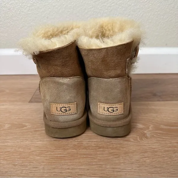 UGG Bailey Button Chestnut Brown Ankle Boots, Size 8 - Image 9