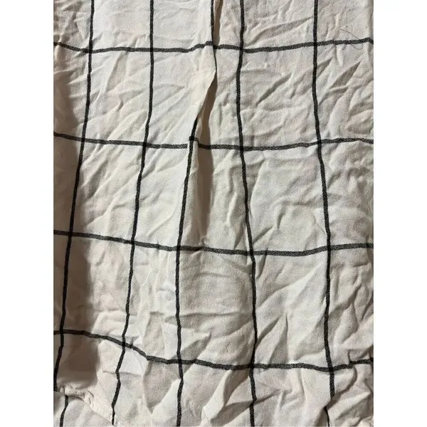 Lush White Plaid Woman’s Long Sleeve V-Neck Top Size Medium - Image 3