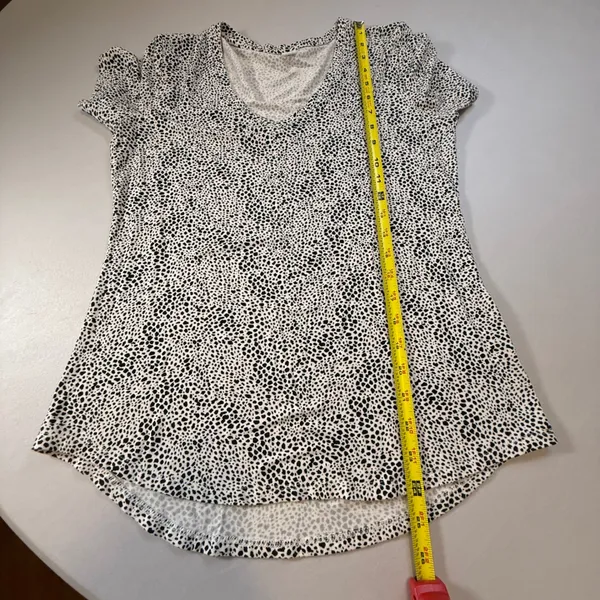 Old Navy Luxe V-Neck Tee Small Black White Speckled Animal Print Short Sleeve - Image 8