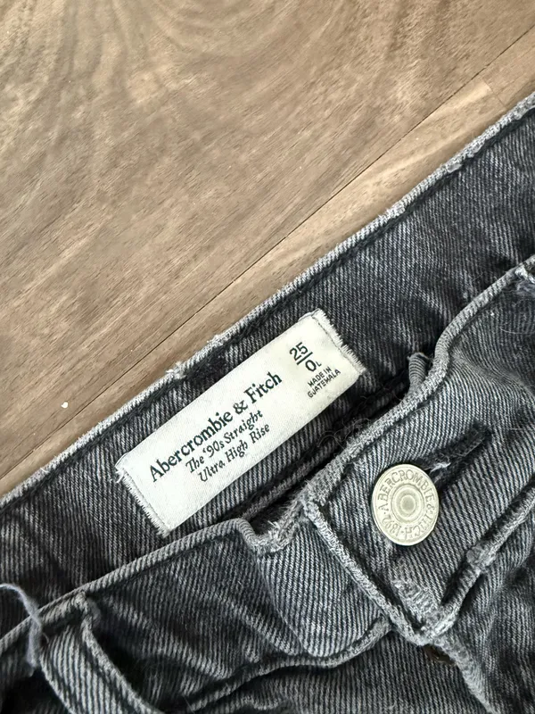 Abercrombie 90s High Rise Relaxed Straight Leg Jeans - washed black - Image 6