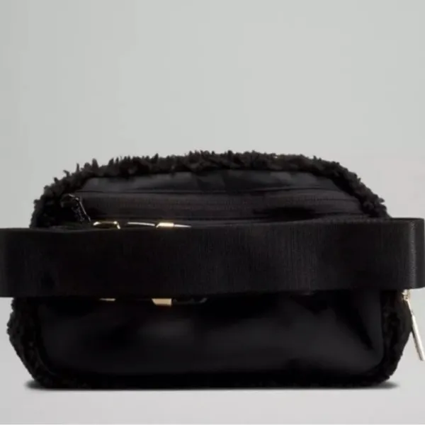 Lululemon Everywhere Belt Bag Black Fleece Sherpa with Gold Hardware 1L - Image 3