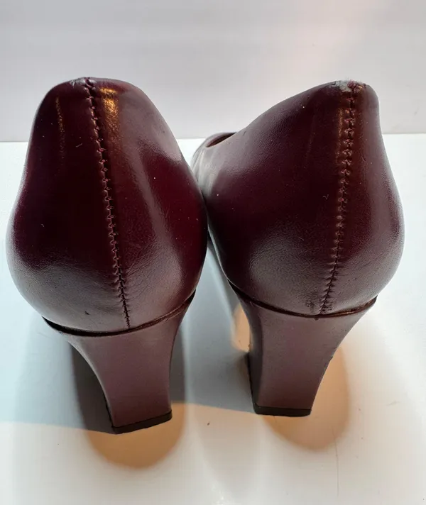 Ashley Taylor Burgundy Pumps Size 9 - Image 3
