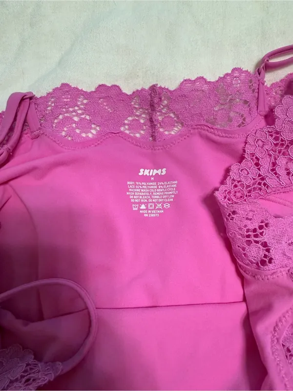 SKIMS Fits Everybody Lace Cami Bodysuit - Image 5