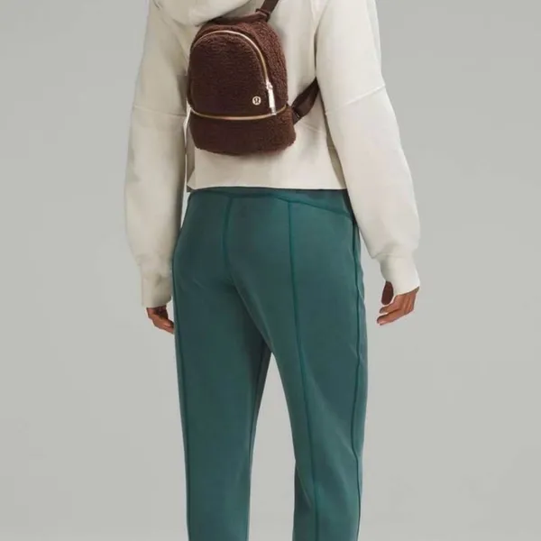 Lululemon City adventurer backpack mini 3L fleece Brown earth/gold - Image 3