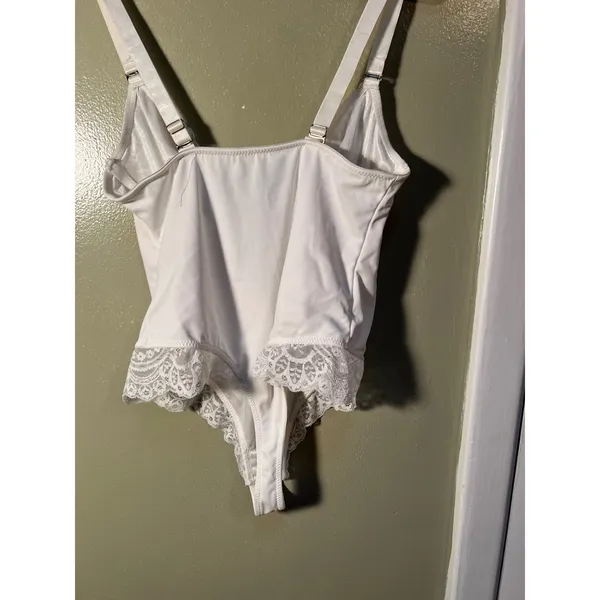 Women's Size Medium Lace Tummy Control Shapewear Bodysuit White Deep V-Neck Low - Image 9