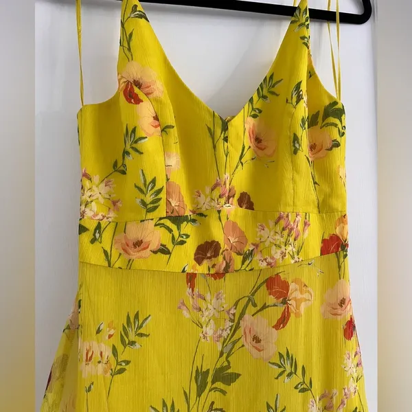 Harlyn Floral Printed V Neck Dress - Image 8