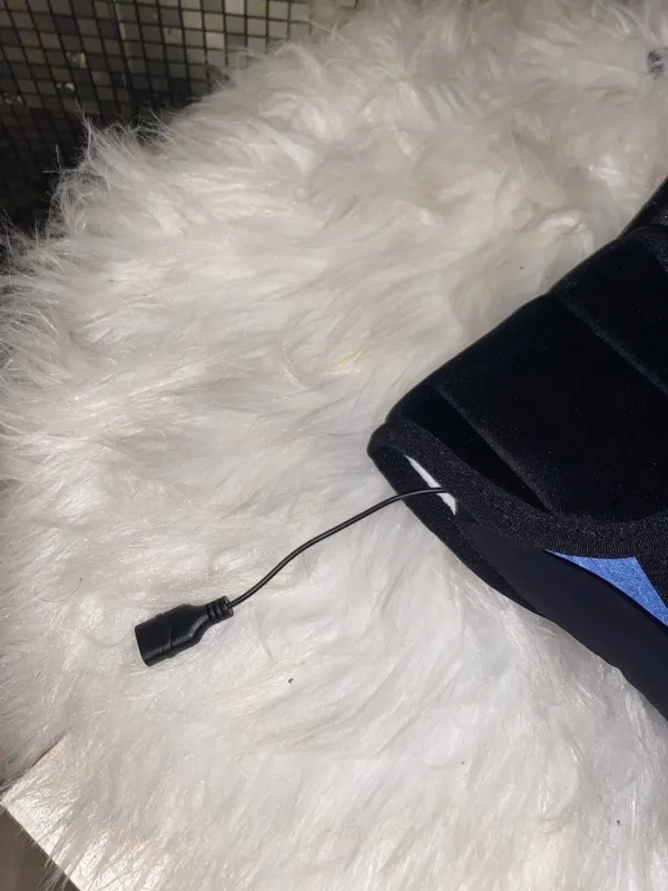 Black Sleep Mask with Built-In Headphones - Image 4